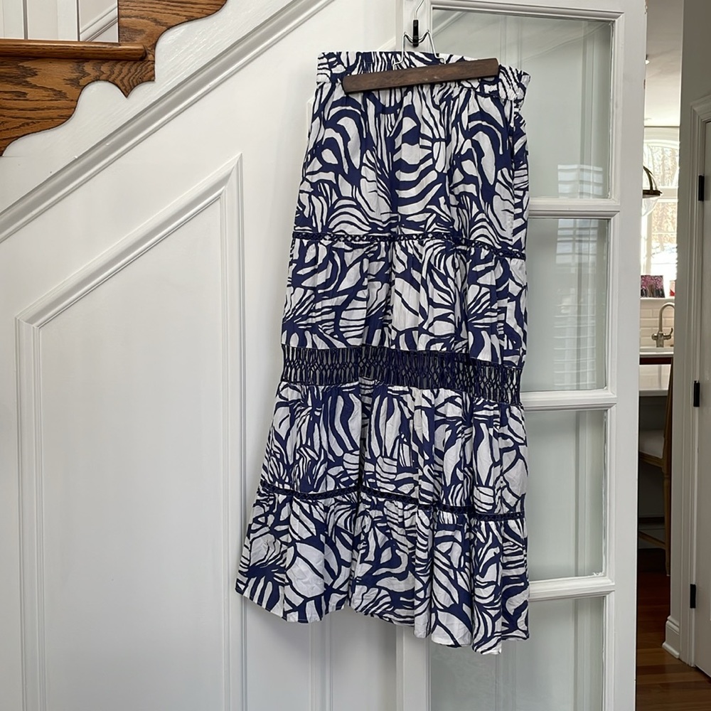 La Plage
Breakers Maxi Skirt - Abstract Floral - Navy/White